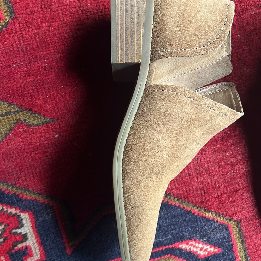 Dolce Vita sude boot size 7.5